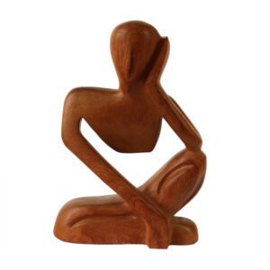 Escultura contemplativa em madeira maciça entalhada à mão. Arte minimalista e orgânica que adiciona charme e sofisticação à decoração de interiores.