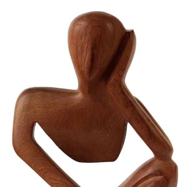 Escultura contemplativa em madeira maciça entalhada à mão. Arte minimalista e orgânica que adiciona charme e sofisticação à decoração de interiores.