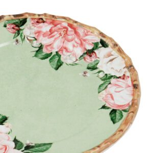 Prato de Porcelana Verde com Rosas. Toque artesanal com borda estilo bambu. Ideal para composições delicadas.