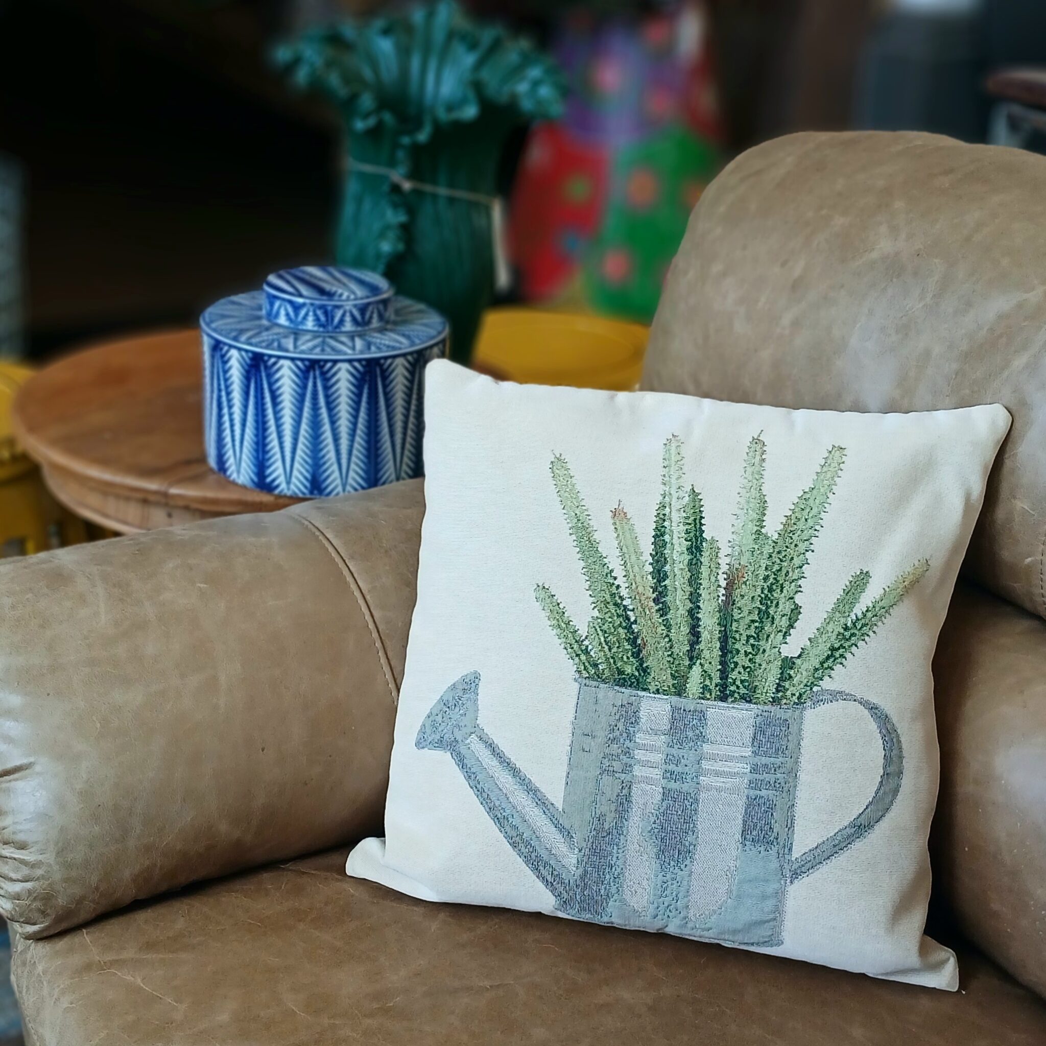 Almofada Decorativa Estampada com Cactos em Regador - Imagem 2
